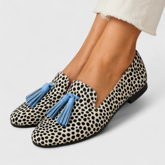 Yolanda | Mocasín con estampado de topos y borlas azules