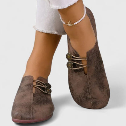 Valeria | Mocasín beige con botón decorativo