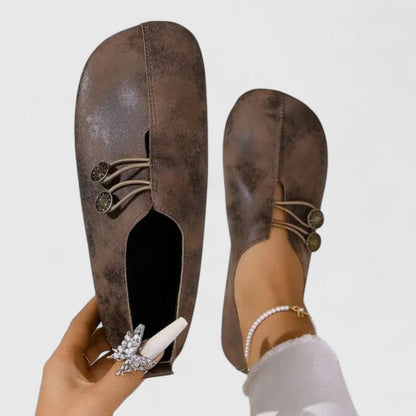 Valeria | Mocasín beige con botón decorativo