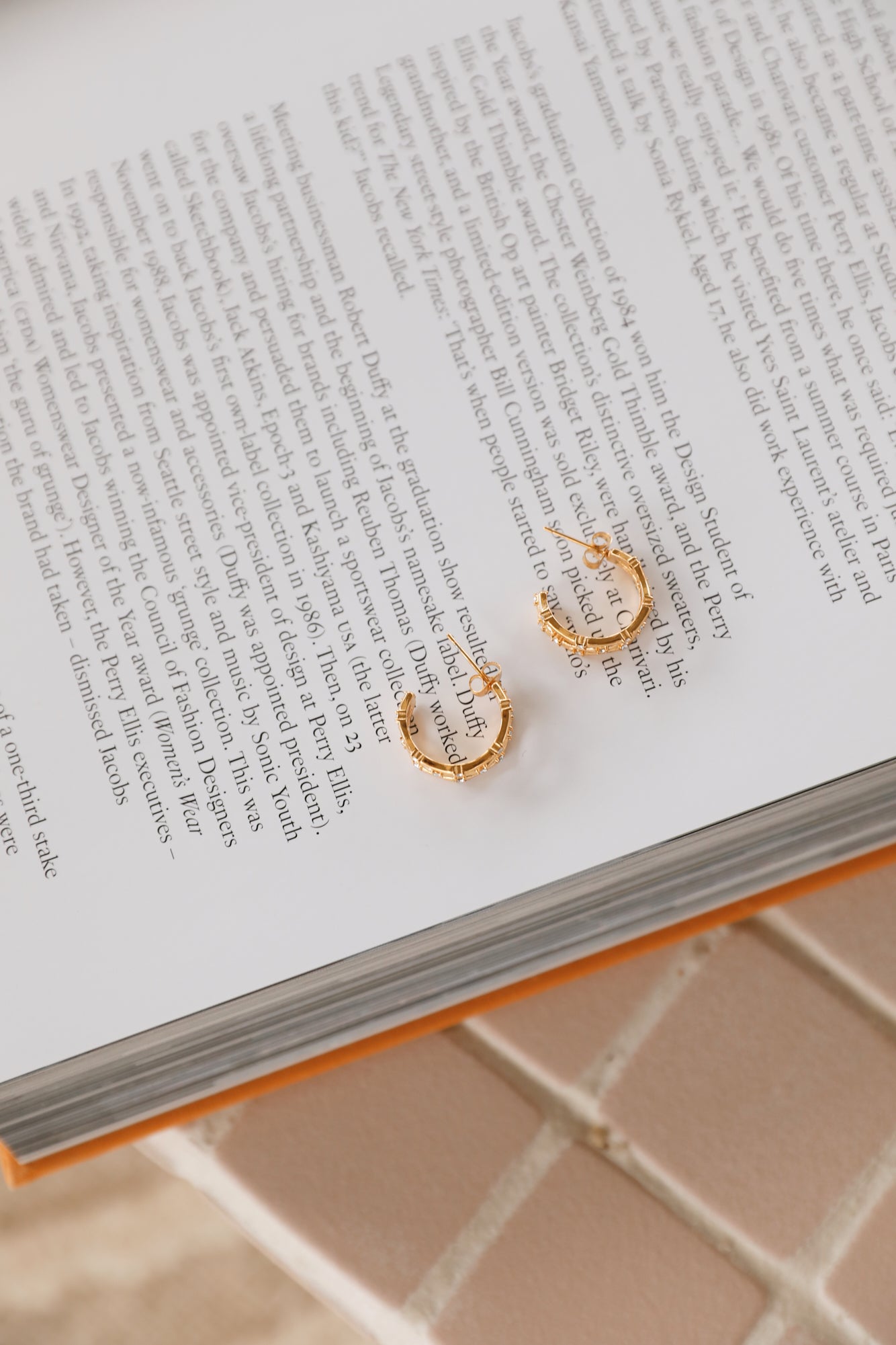 Pendientes Vida Jovial Bañados En Oro 18K