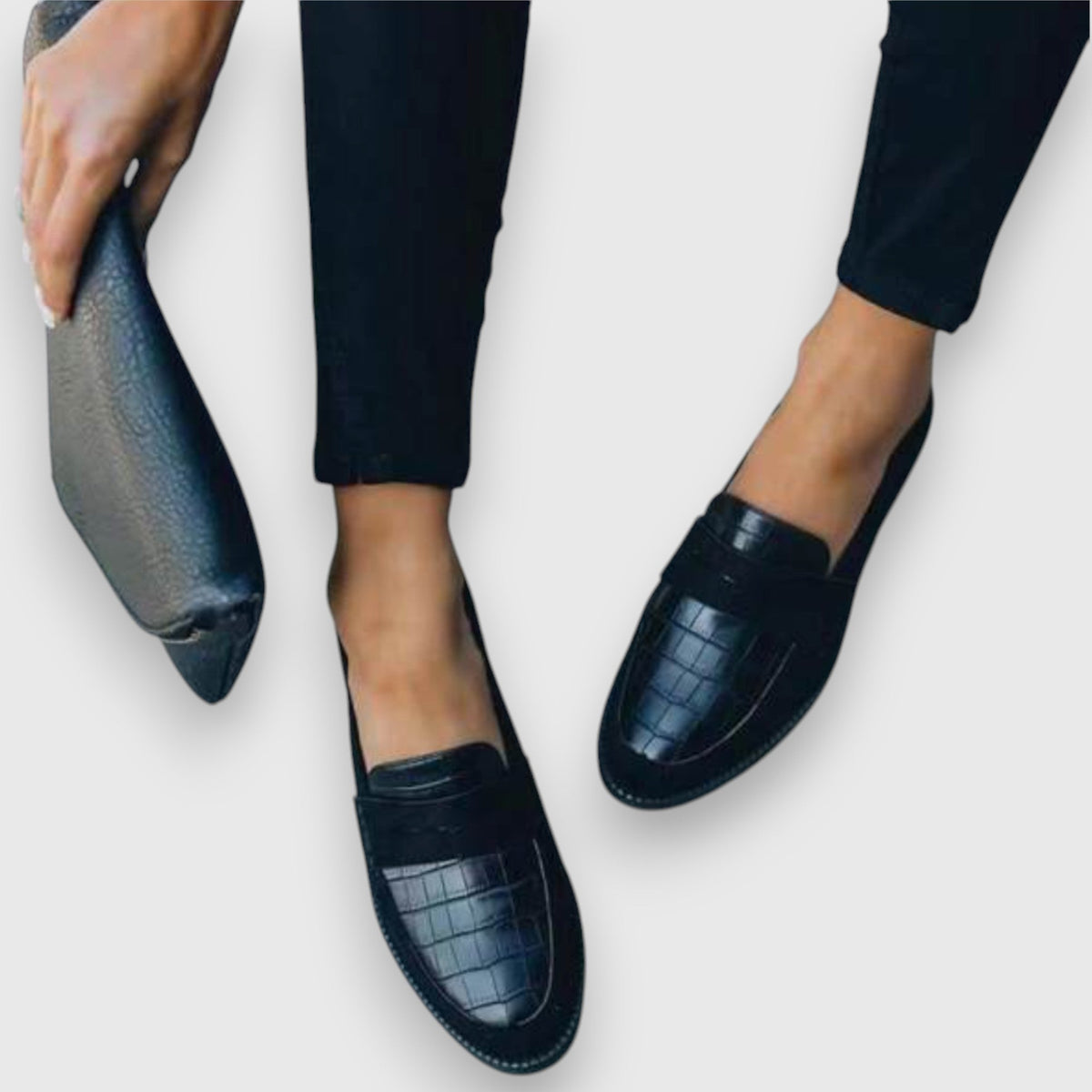 Encarnación | Mocasín azul marino con estampado de cocodrilo