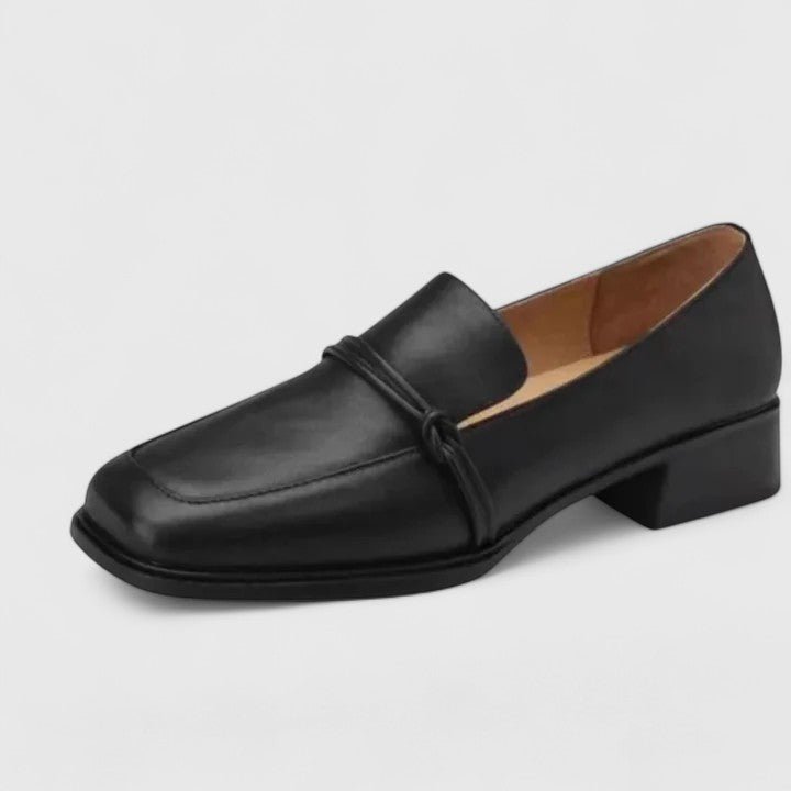 Remedios | Mocasín negro con tacón cuadrado