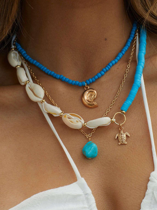 Collar de múltiples capas con cuentas de concha Bora Bora dorado