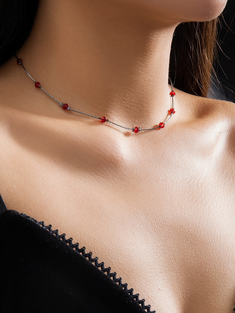 Collar minimalista gótico