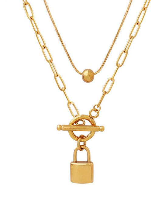 Collar de oro con llavero
