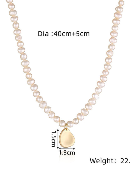 Collar oversize de perlas y estrellas