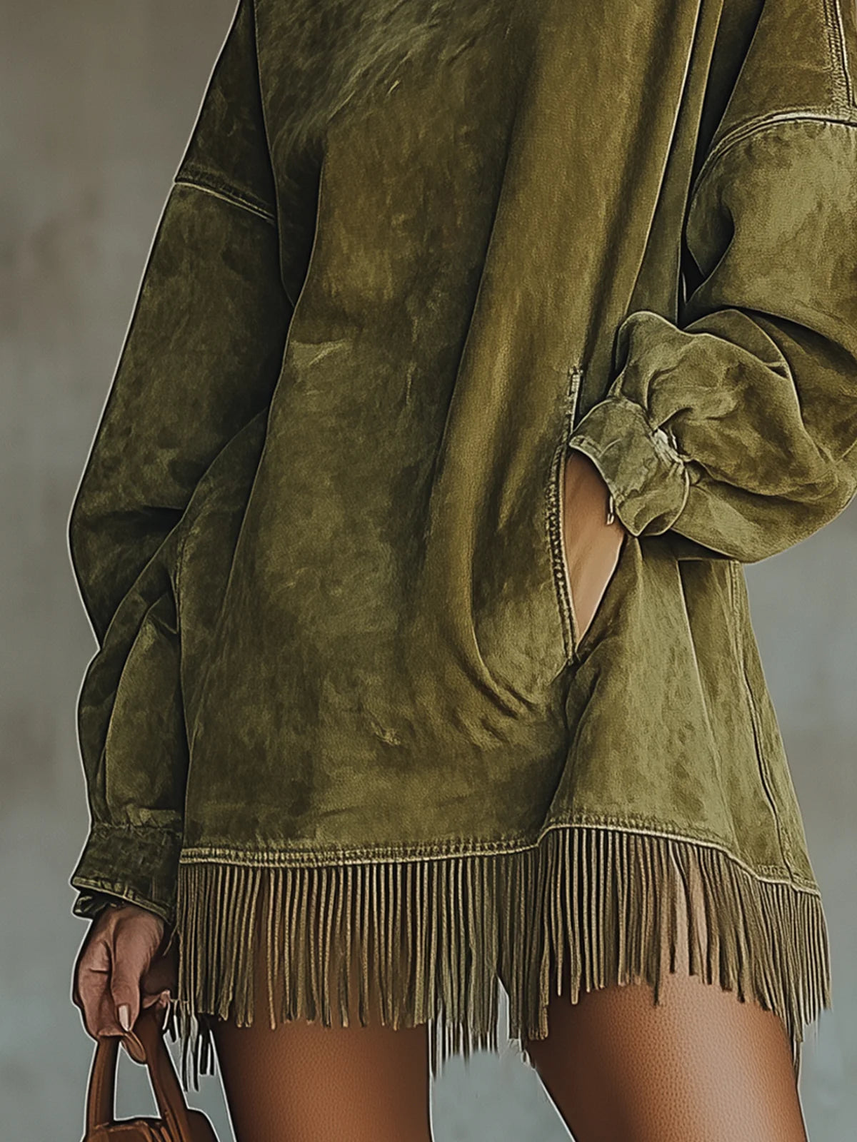 Vestido de cuello alto de ante sintético con dobladillo de flecos