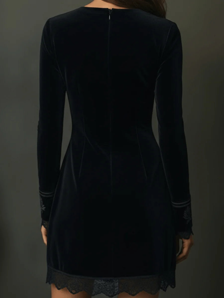 Vestido corto retro de terciopelo negro con bordado y ribete de encaje