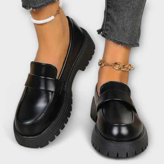 Ximena | Mocasín negro con plataforma
