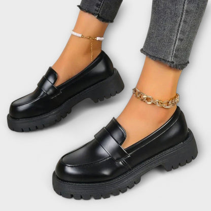 Ximena | Mocasín negro con plataforma