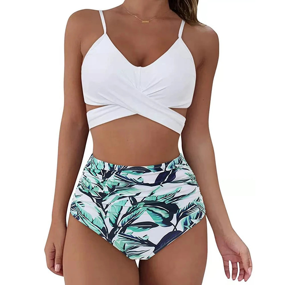 Bikini de Cintura Alta con Diseño Floral y Detalle Fruncido