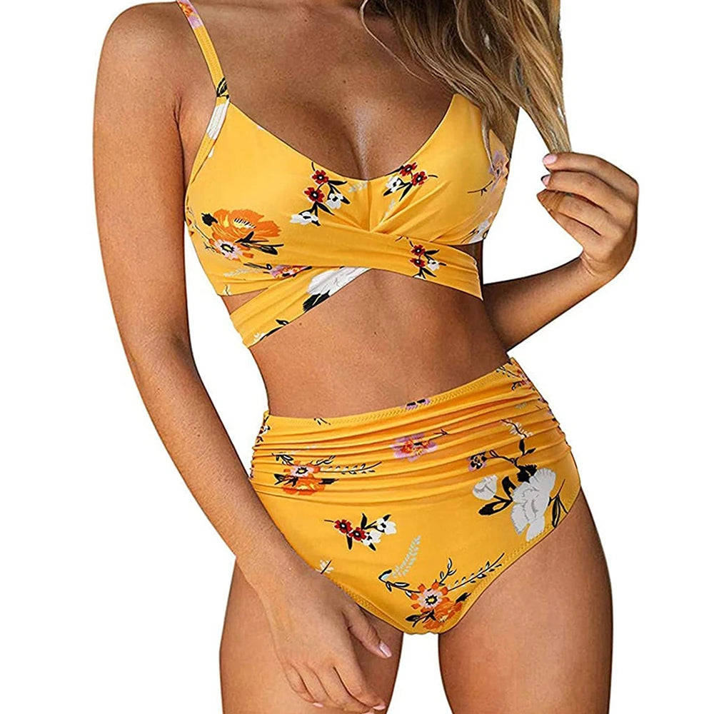 Bikini de Cintura Alta con Diseño Floral y Detalle Fruncido