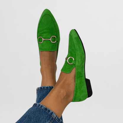 Francisca | Mocasín verde con hebilla metálica