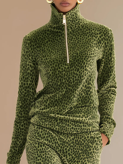 Conjunto de Top de Terciopelo con Cuello Alto y Falda con Estampado Retro de Leopardo