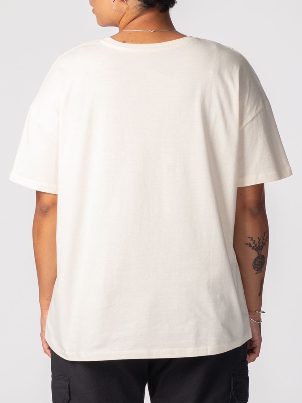 Camiseta gráfica Todavía creciendo bajo el sol