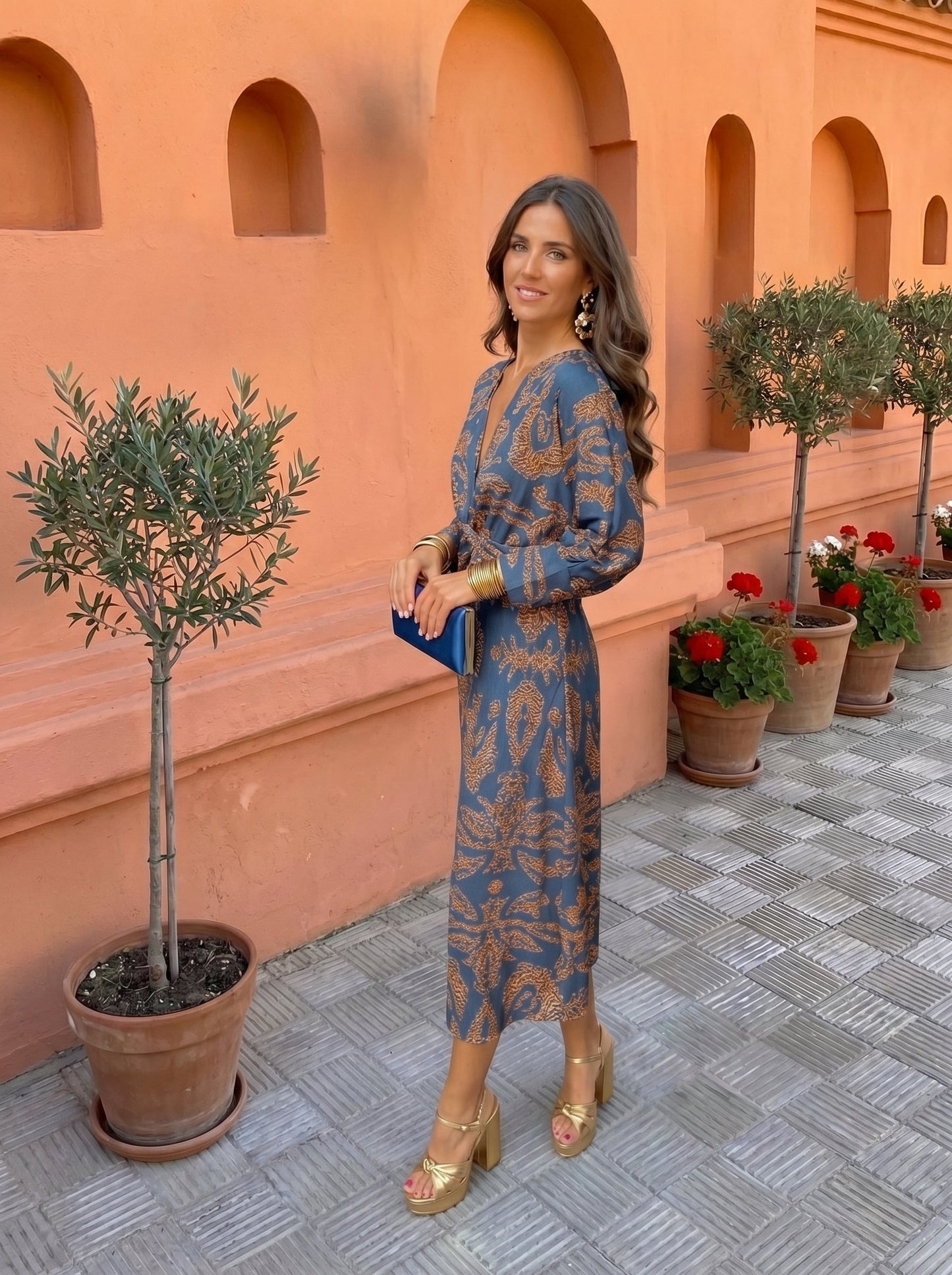 Vestido midi estampado elegante y versátil