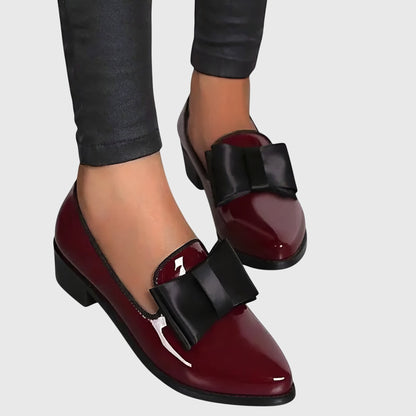 Macarena | Mocasín burdeos charol con lazo