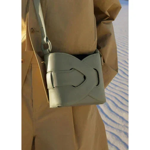 Entrelace - bolso de estilo minimalista de piel de plutonio