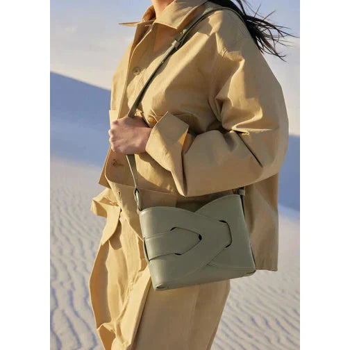 Entrelace - bolso de estilo minimalista de piel de plutonio