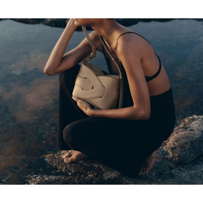 Entrelace - bolso de estilo minimalista de piel de plutonio