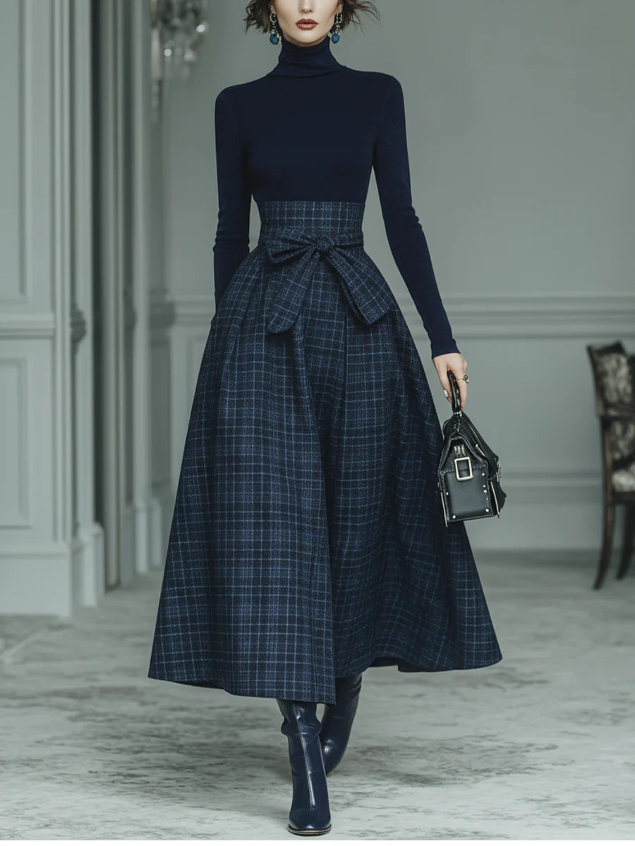 Conjunto de top ajustable de cuello alto azul oscuro y falda a cuadros