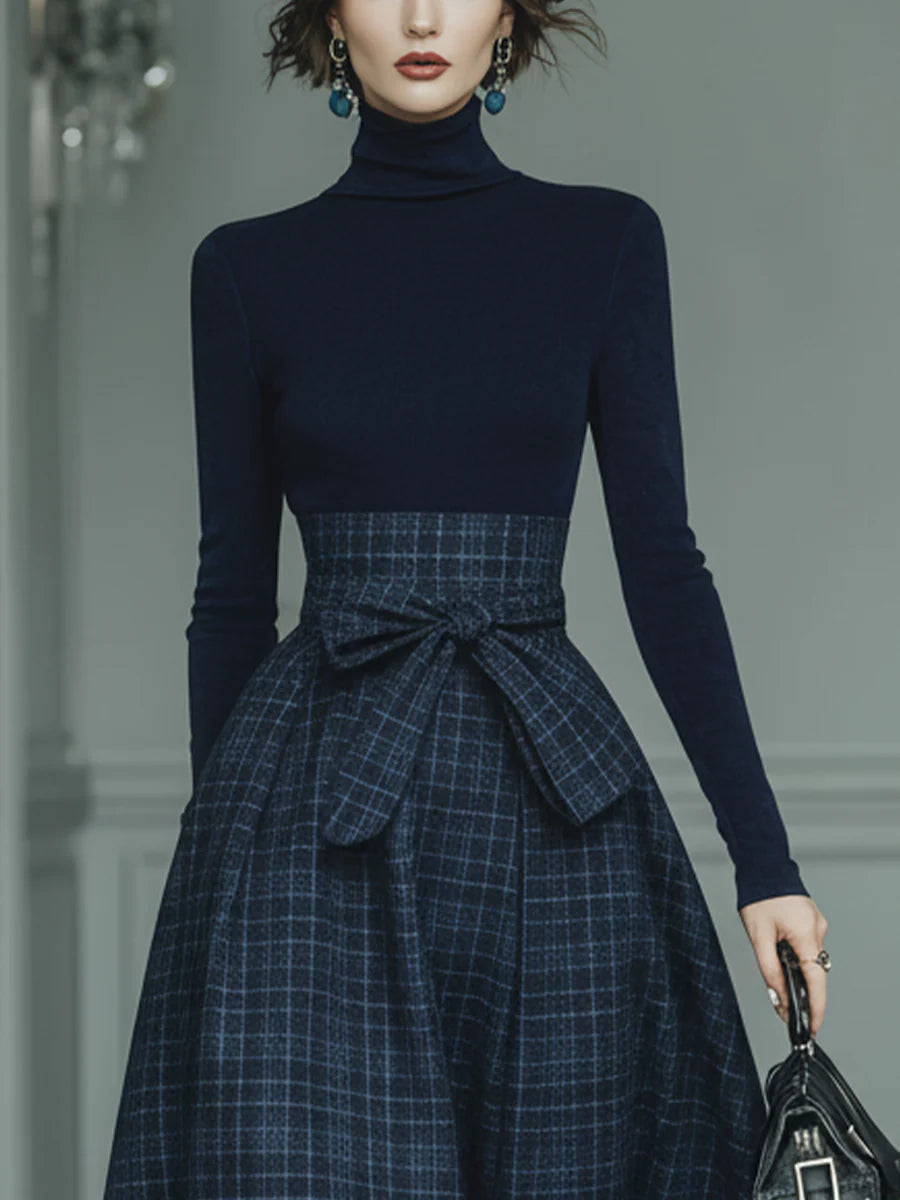Conjunto de top ajustable de cuello alto azul oscuro y falda a cuadros