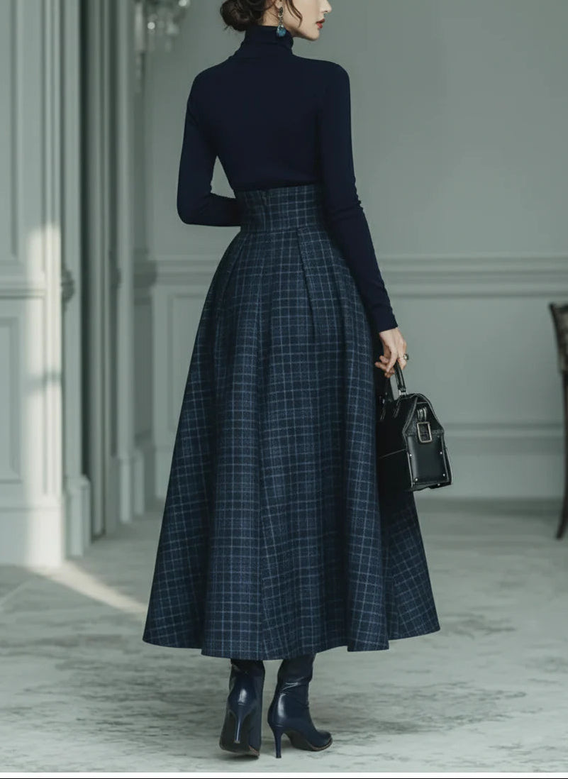 Conjunto de top ajustable de cuello alto azul oscuro y falda a cuadros