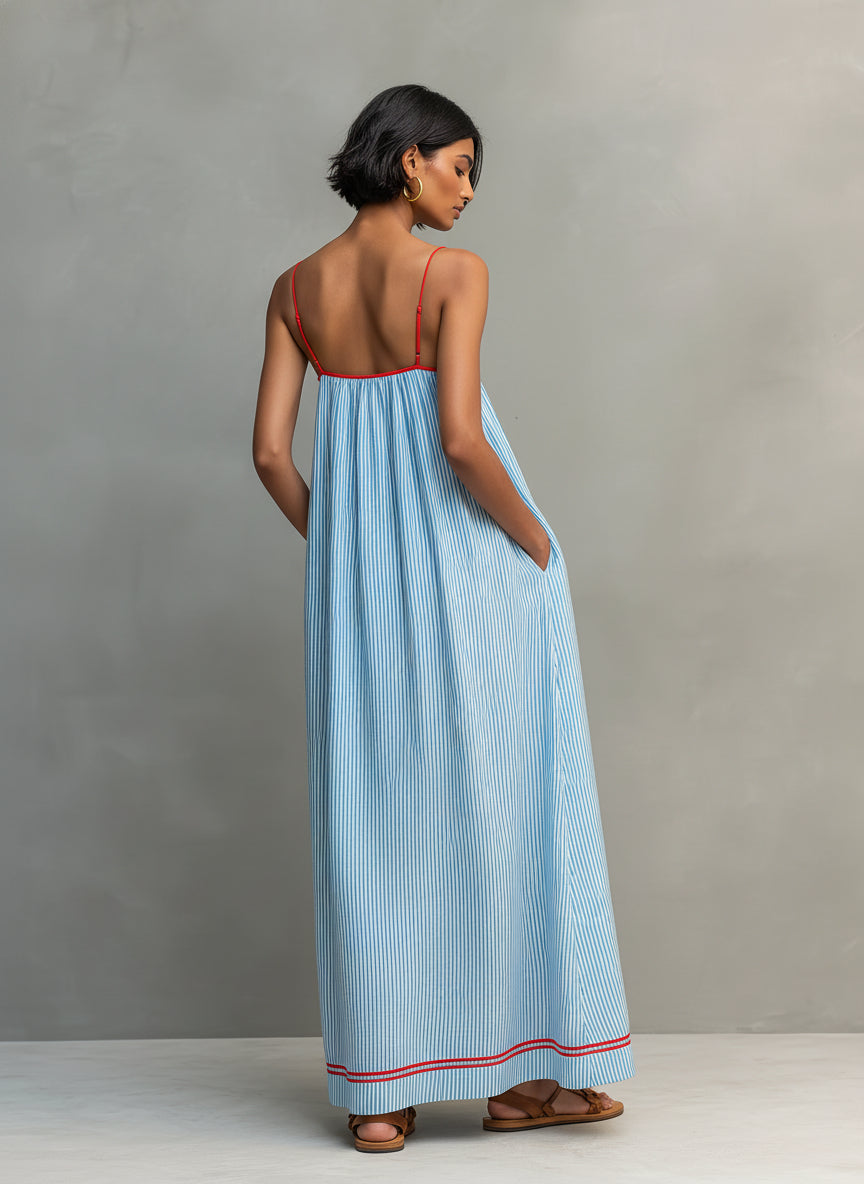Vestido largo a rayas con ribete rojo