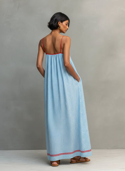 Vestido largo a rayas con ribete rojo