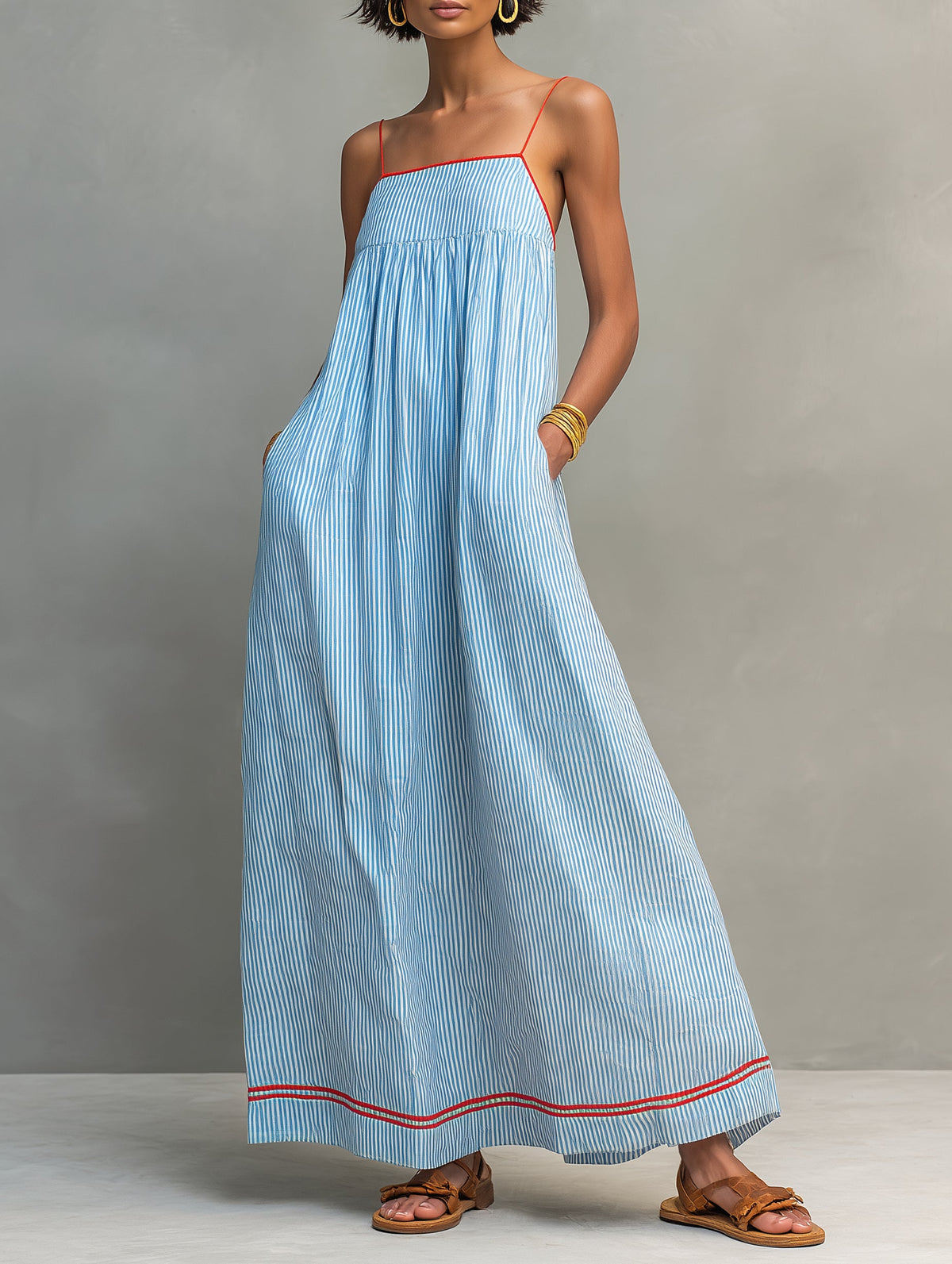 Vestido largo a rayas con ribete rojo