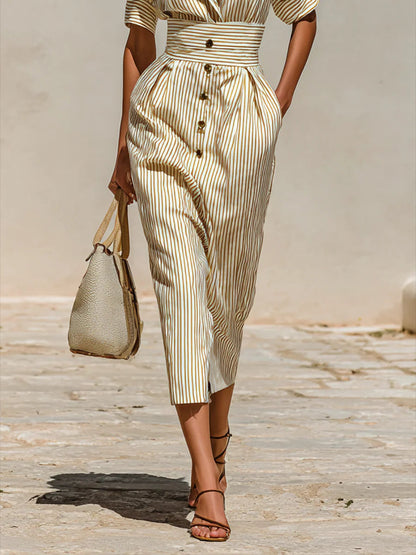 Vestido midi a rayas con solapa, manga corta y cintura