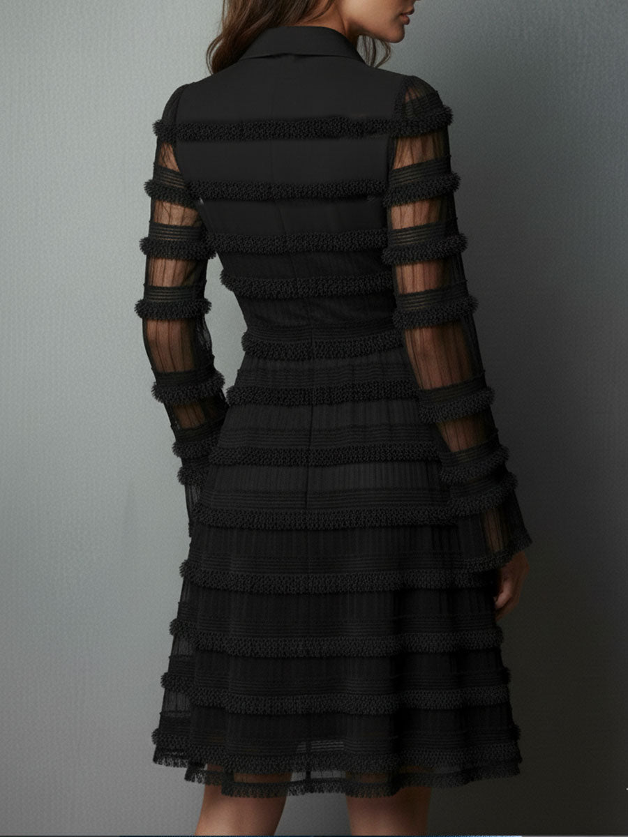 Vestido corto en capas transparente texturizado con flecos negros