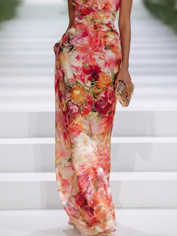 Vestido maxi rojo de gasa con estampado floral, sin mangas y con cuello halter