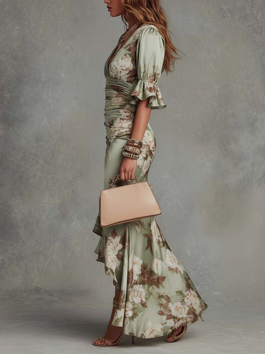 Vestido maxi asimétrico de satén verde con flores, volantes, mangas campana y escote en V