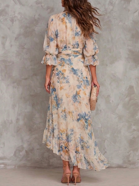 Vestido maxi de gasa irregular con cuello alto beige y estampado floral de pintura al óleo