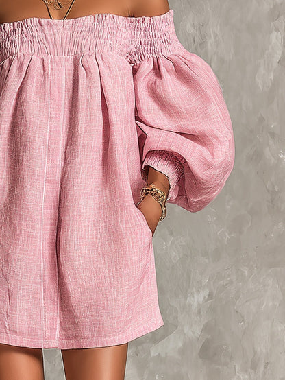 Vestido mini suelto rosa con escote barco, mangas farol y corte en línea A