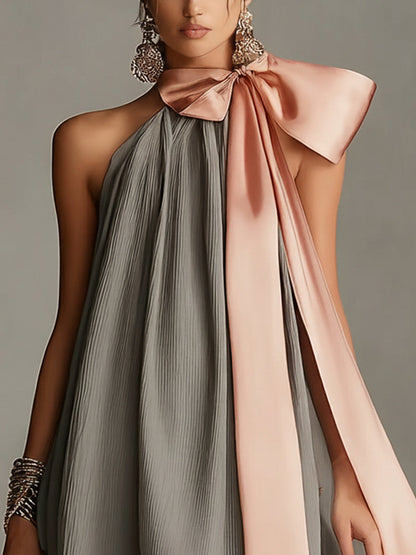 Vestido mini gris de satén con cuello halter, lazo y ribete de encaje