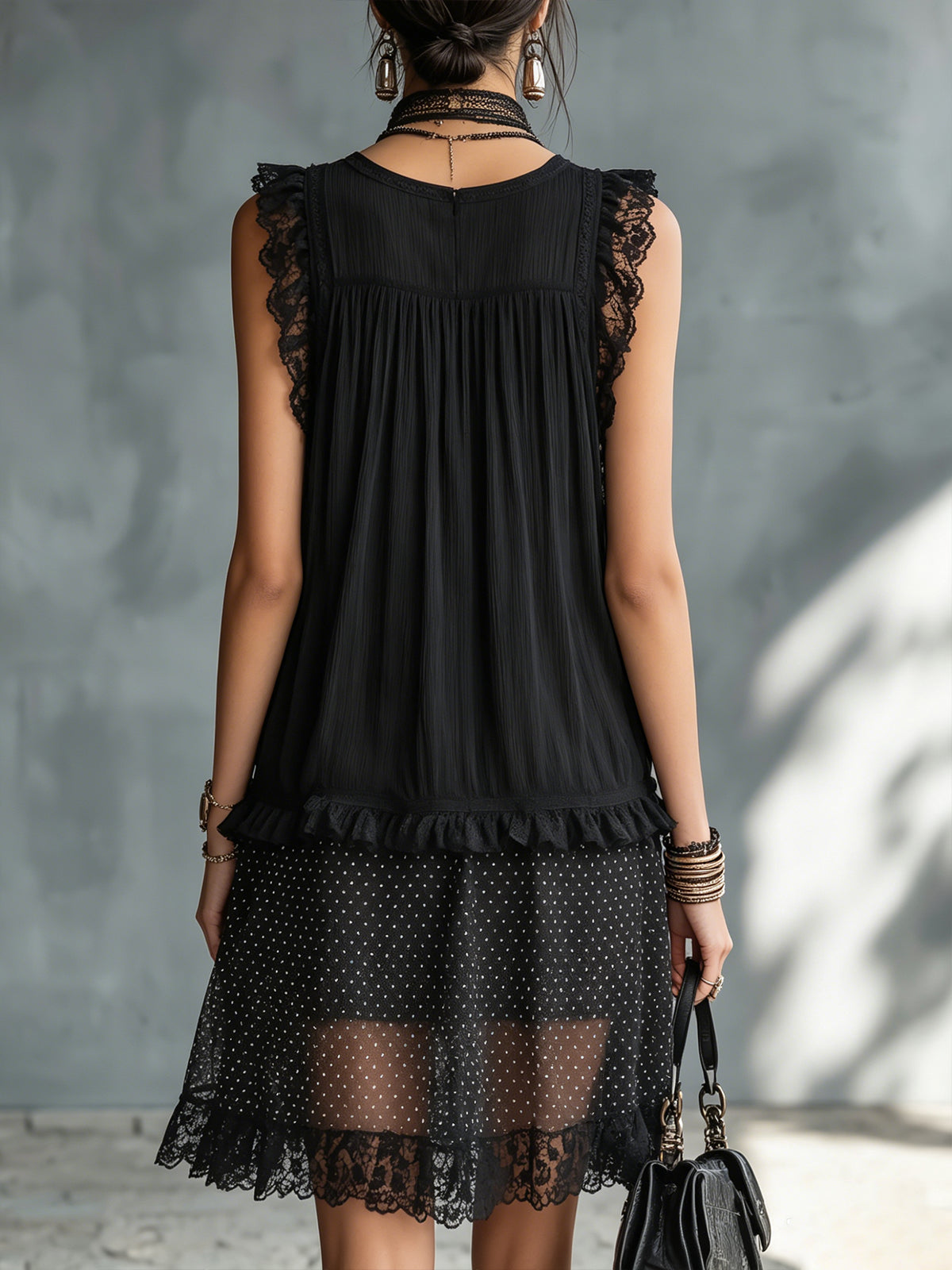 Vestido mini transparente de lunares con volantes y ribete de encaje negro