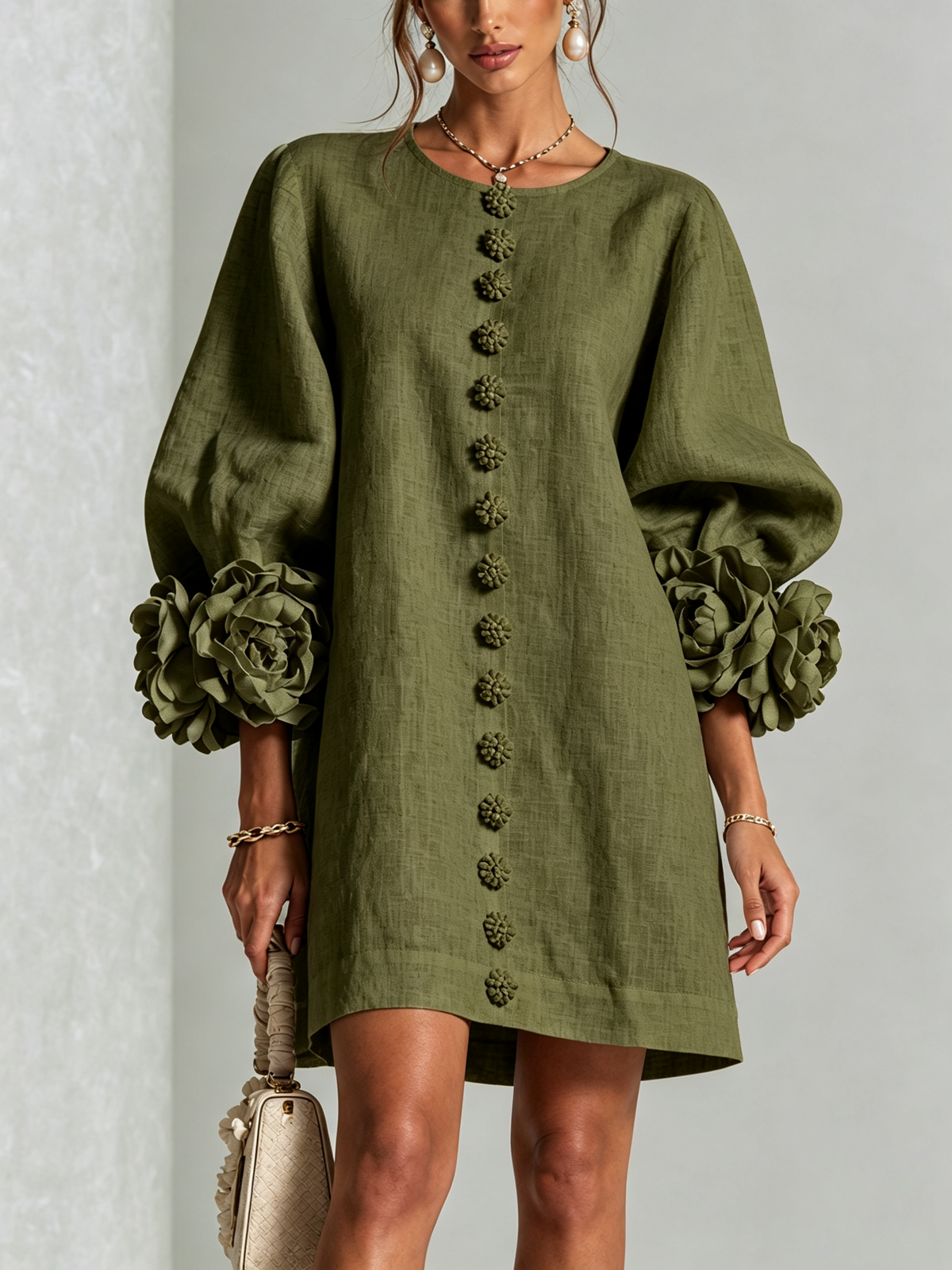 Vestido corto con puños abotonados y estampado floral
