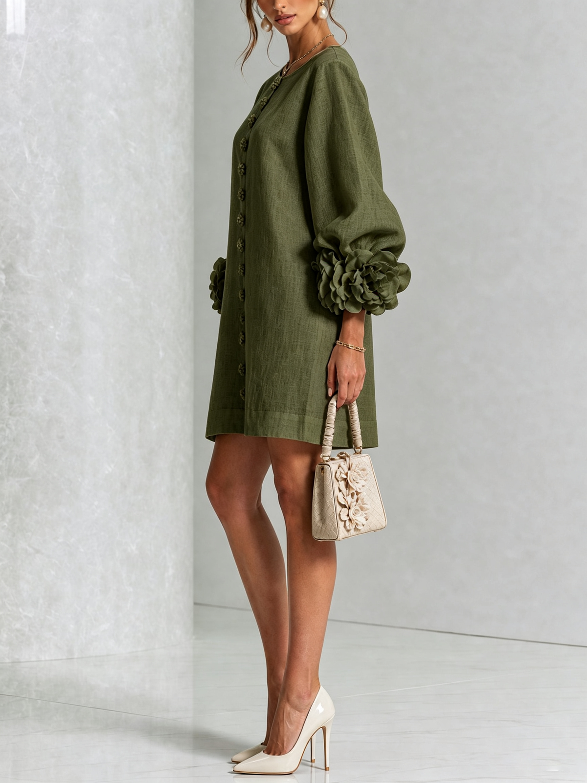 Vestido corto con puños abotonados y estampado floral