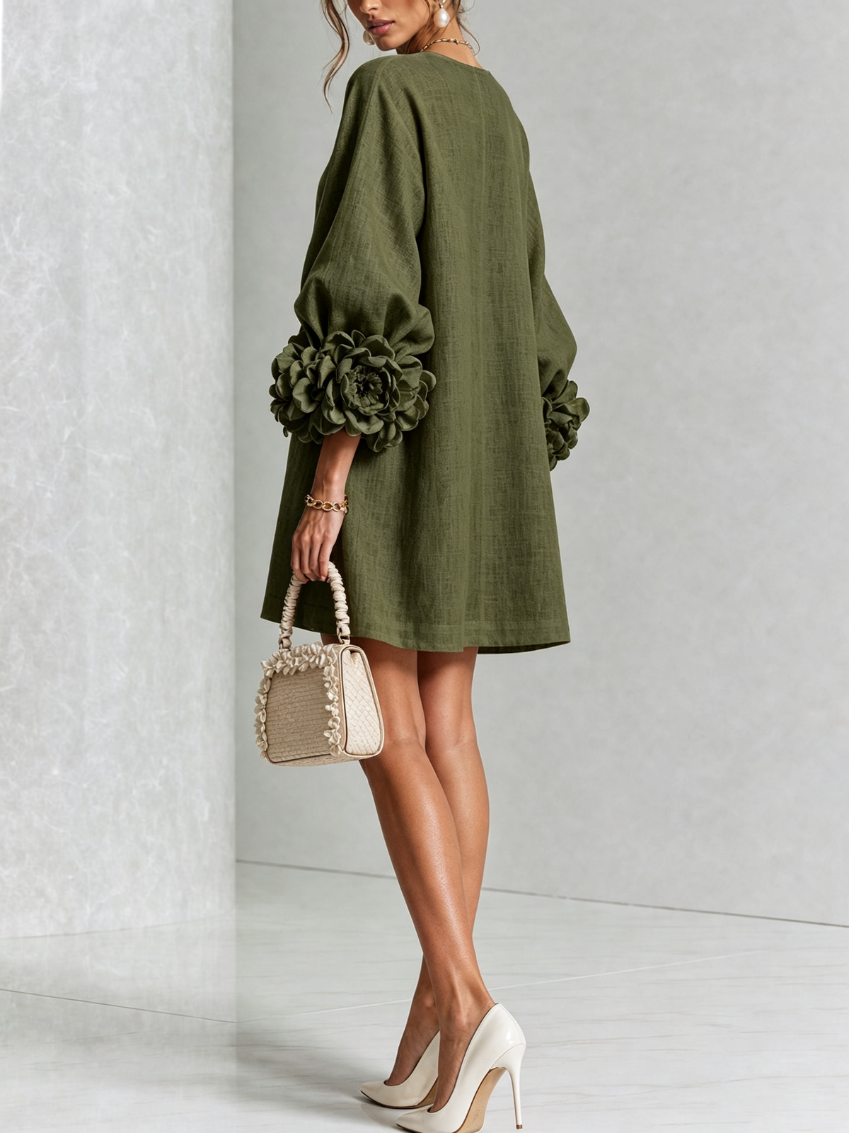 Vestido corto con puños abotonados y estampado floral