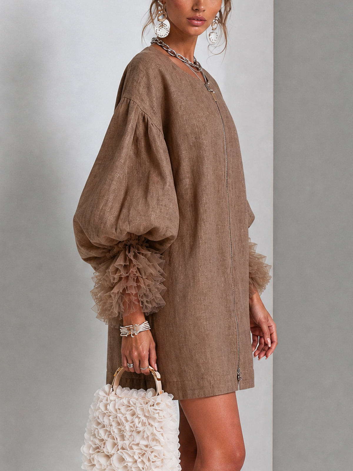 Vestido mini abullonado con cremallera frontal