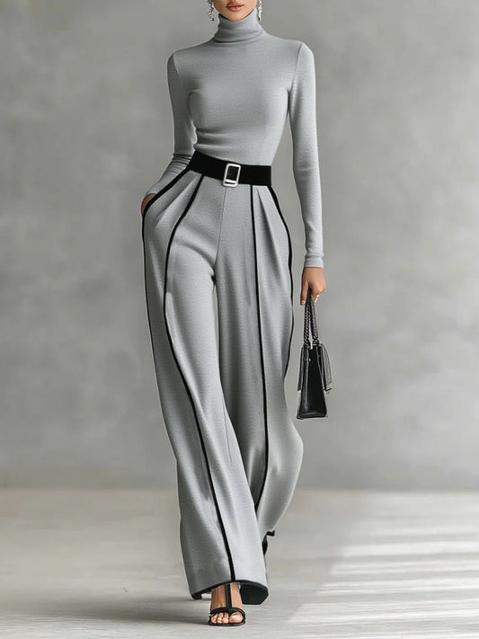 Conjunto de top gris con cuello alto y mangas largas, pantalones de pierna ancha y cinturón