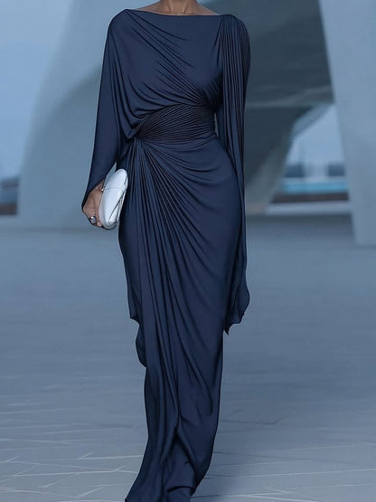 Vestido maxi drapeado con capa plisada azul oscuro