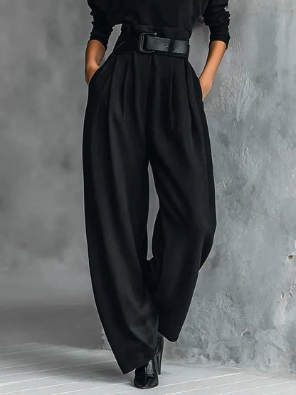 Conjunto de dos piezas de camiseta de manga larga con cuello alto negra y pantalones de pierna recta (incluye cinturón)
