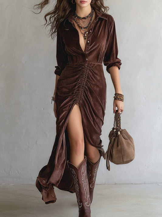Vestido midi plisado de terciopelo con botones vintage cosidos