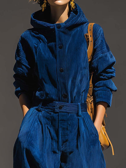 Conjunto de sudadera con capucha de pana azul y pantalones de pierna ancha
