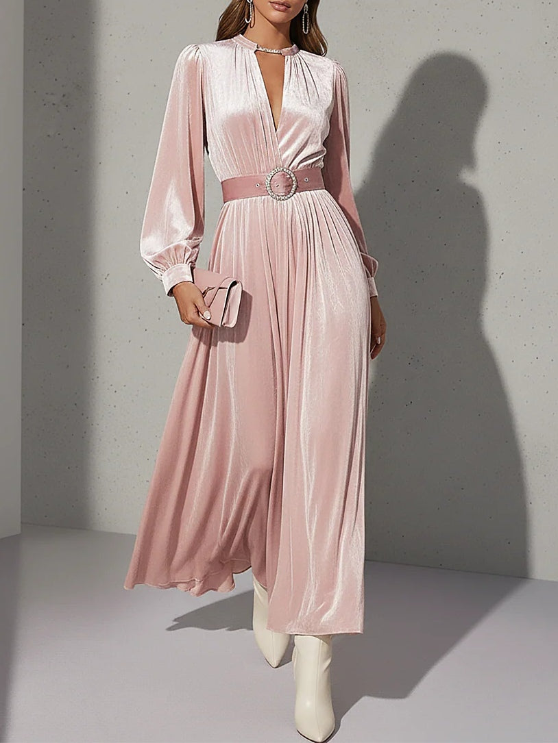 Elegante vestido maxi de terciopelo rosa claro con escote en V