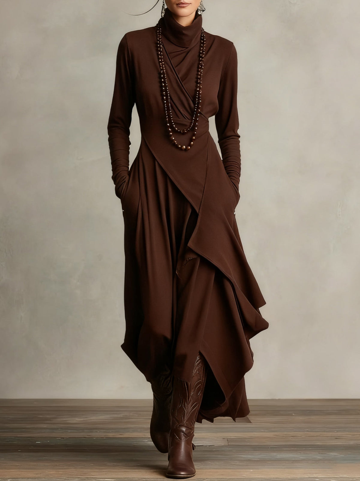 Vestido maxi plisado asimétrico de cuello alto morado