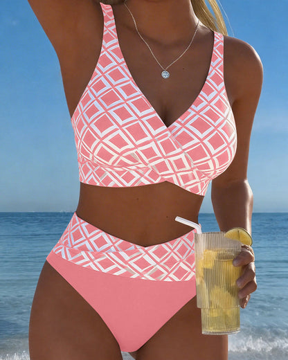 Verführerischer zweiteiliger Bikini mit BH-Oberteil und glitzerndem Strass-Design